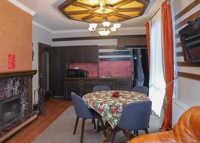 Iris Hotel *