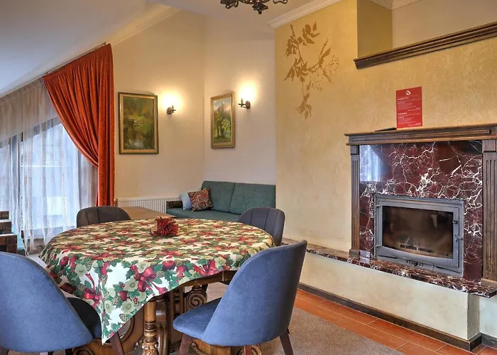 Iris Hotel Boekovel